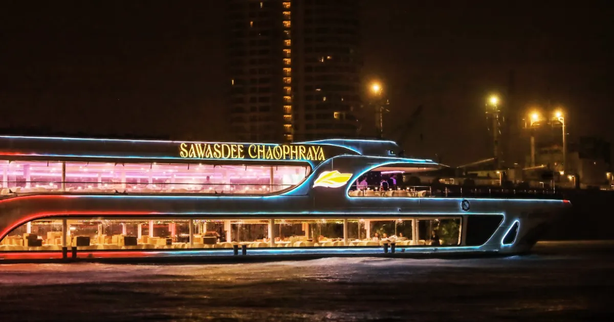 ล่องเรือสำราญสวัสดีเจ้าพระยาตกแต่งสวยงาม แสงไฟสวยมาก